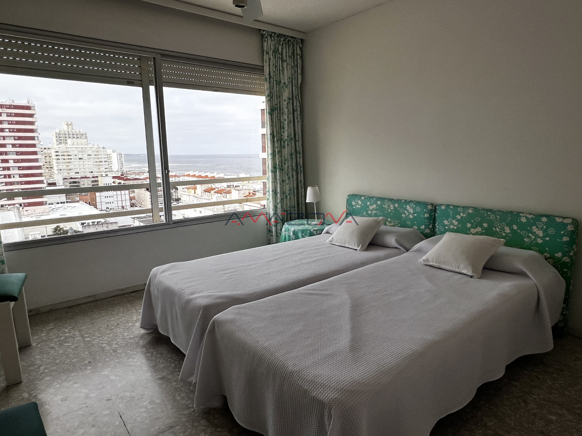 Apartamento ID.5762 - Venta apartamento  Punta del Este,  península, 1 dormitorio y medio, vista al mar.