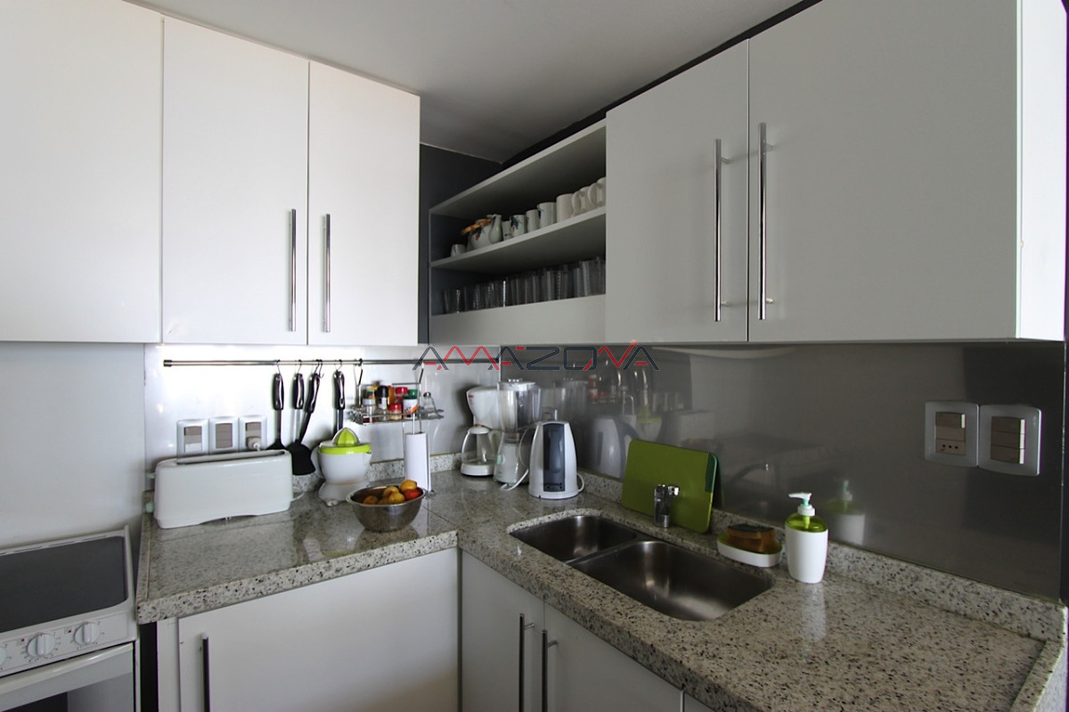 Apartamento ID.5642 - VENTA,1 dormitorio, 2 baños,  con amplio living comedor y vista al faro, mansa y brava