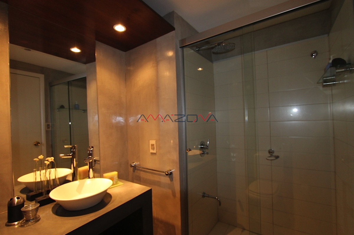 Apartamento ID.5642 - VENTA,1 dormitorio, 2 baños,  con amplio living comedor y vista al faro, mansa y brava