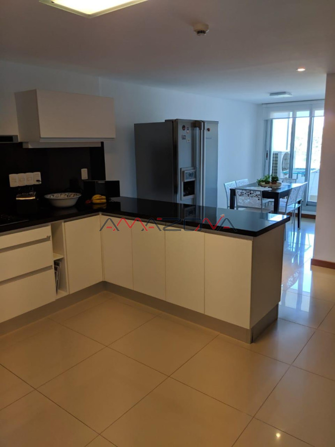 Apartamento ID.5770 - Tiburon 3, 4 dormitorios, playa brava, Punta del Este, piscina, mucama, servicio de playa cancha de tenis