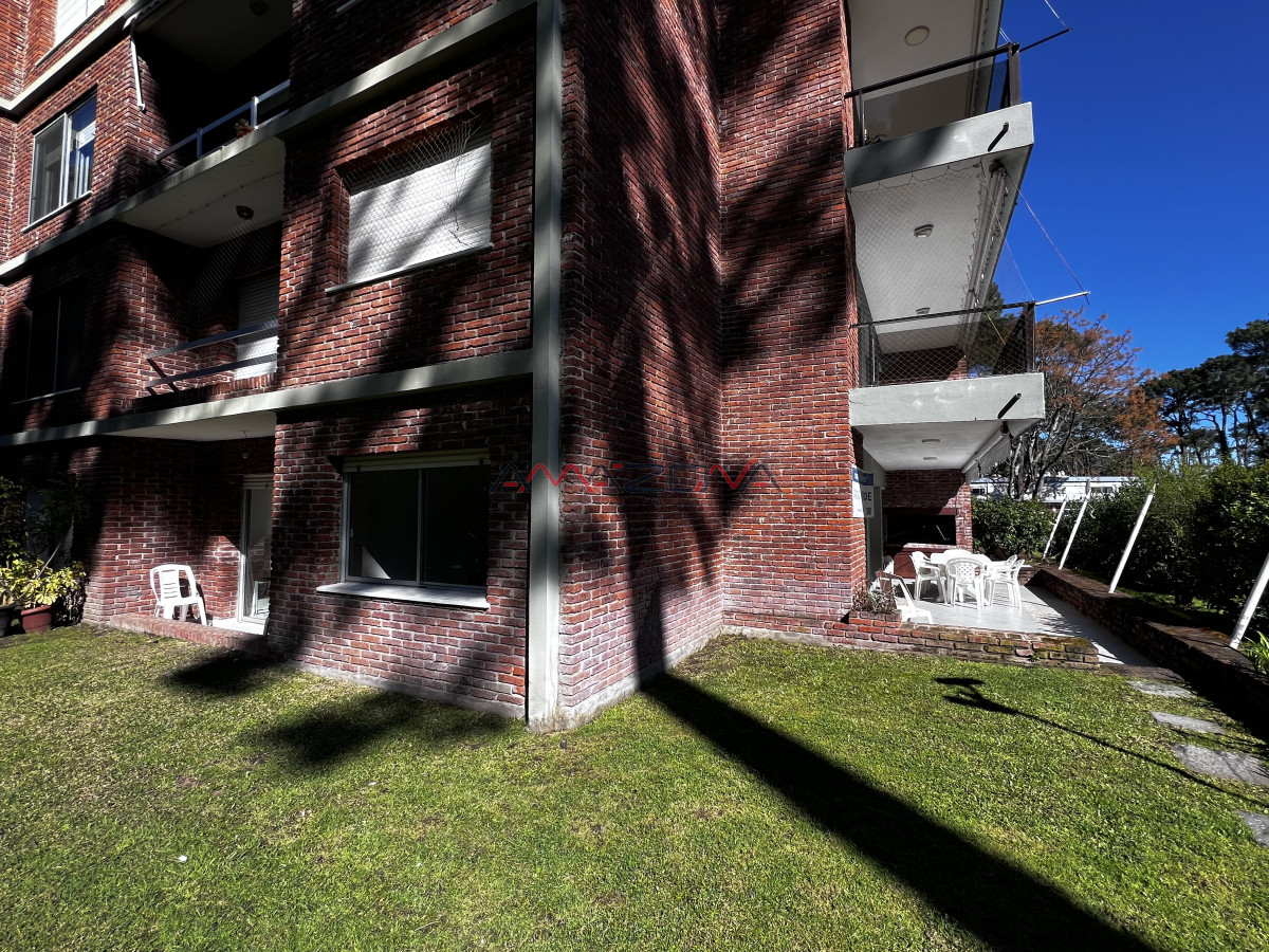 Apartamento ID.5749 - VENTA 3 Dormitorios 2 baños, Parrillero propio; Piscina; Cancha de tennis 