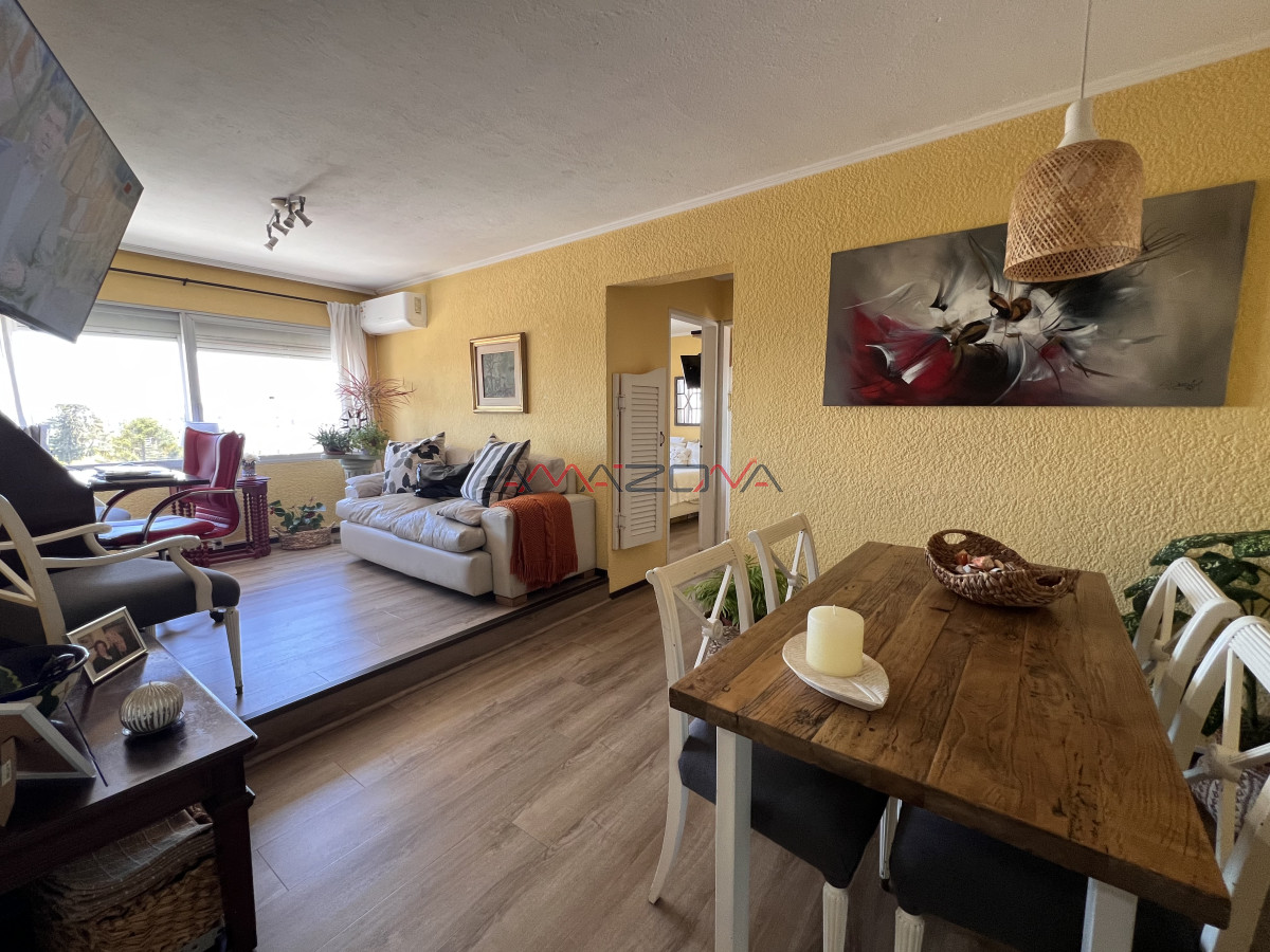 Apartamento ID.5771 - Venta apartamento 2 dormitorios  Vista despejada, luminioso, terraza lavadero.+ un garaje 
