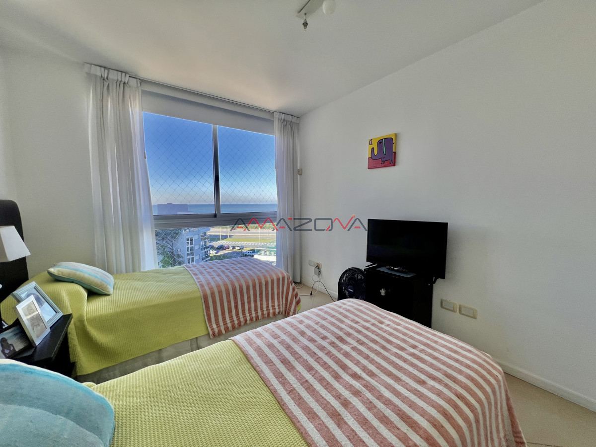 Apartamento ID.5726 - Venta apartamento de 4 dormitorios y 4 baños con piscina y loza radiante en la brava  