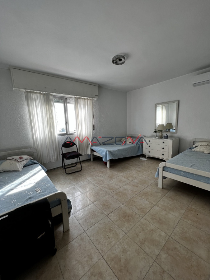 Apartamento ID.5440 - 4 dormitorios, ascensor, garaje en el corazón de la peninsula y a una cuadra del mar.