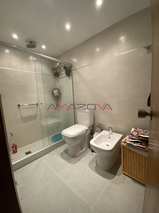 Apartamento ID.5070 - Edificio Varadero. Puerto Puerto Punta del Este, 4 dormitorios 3 baños y toilette. Estufa a leña. 