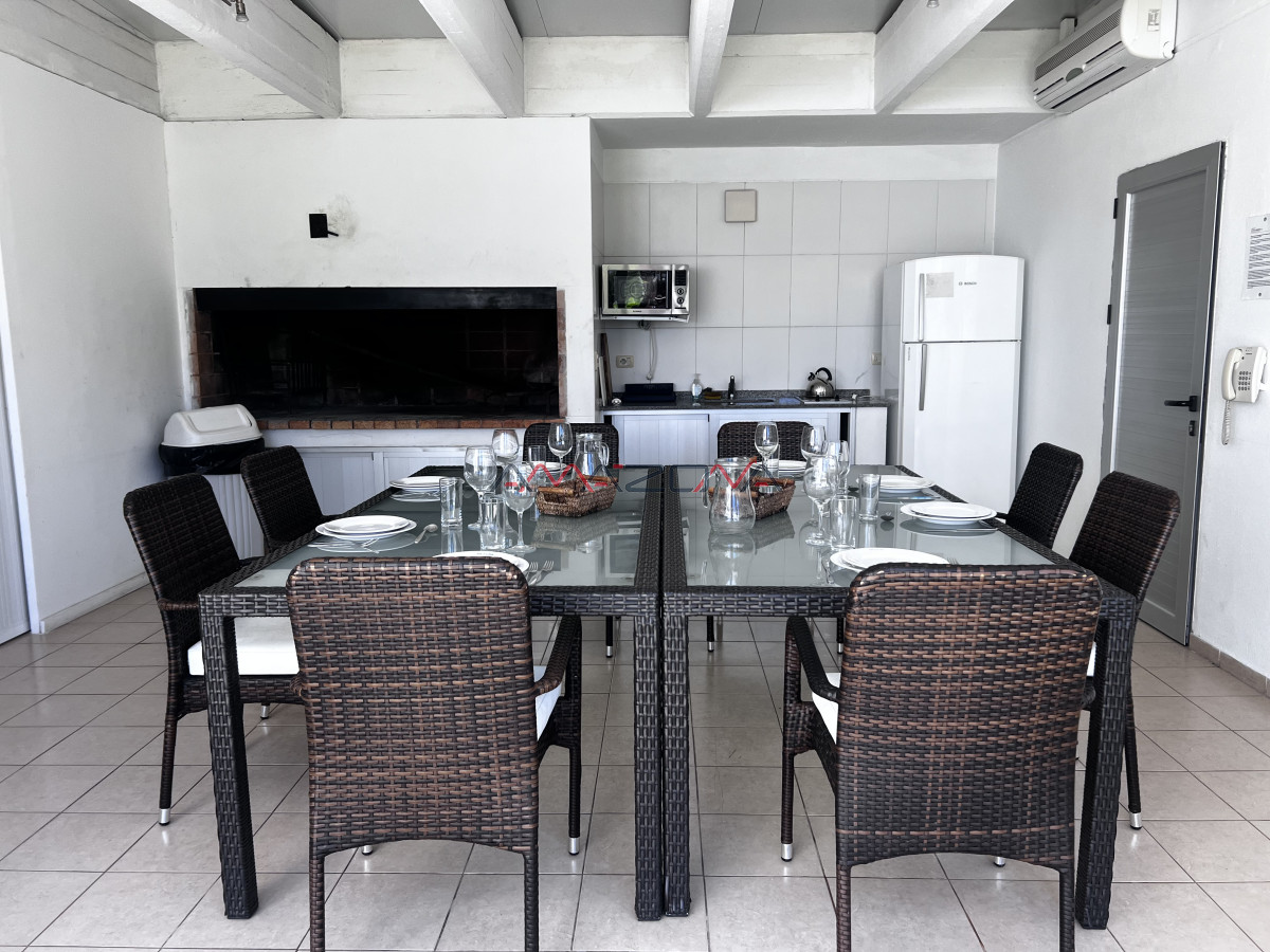 Apartamento ID.5726 - Venta Brava- Punta del Este;  4 dormitorios; 4 baños; piscina; loza radiante. Ideal para todo el año