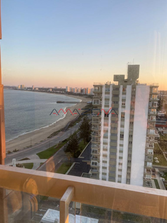 Apartamento ID.5543 - ALQUILO TORREON, vista a la brava,4 dormitorios,3 baños+Toilette;Mucama diaria;Servicio de playa;Garaje-Punta del Este-Mansa-Brava