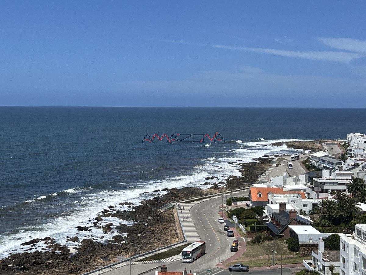 Apartamento ID.5642 - VENTA,1 dormitorio, 2 baños,  con amplio living comedor y vista al faro, mansa y brava