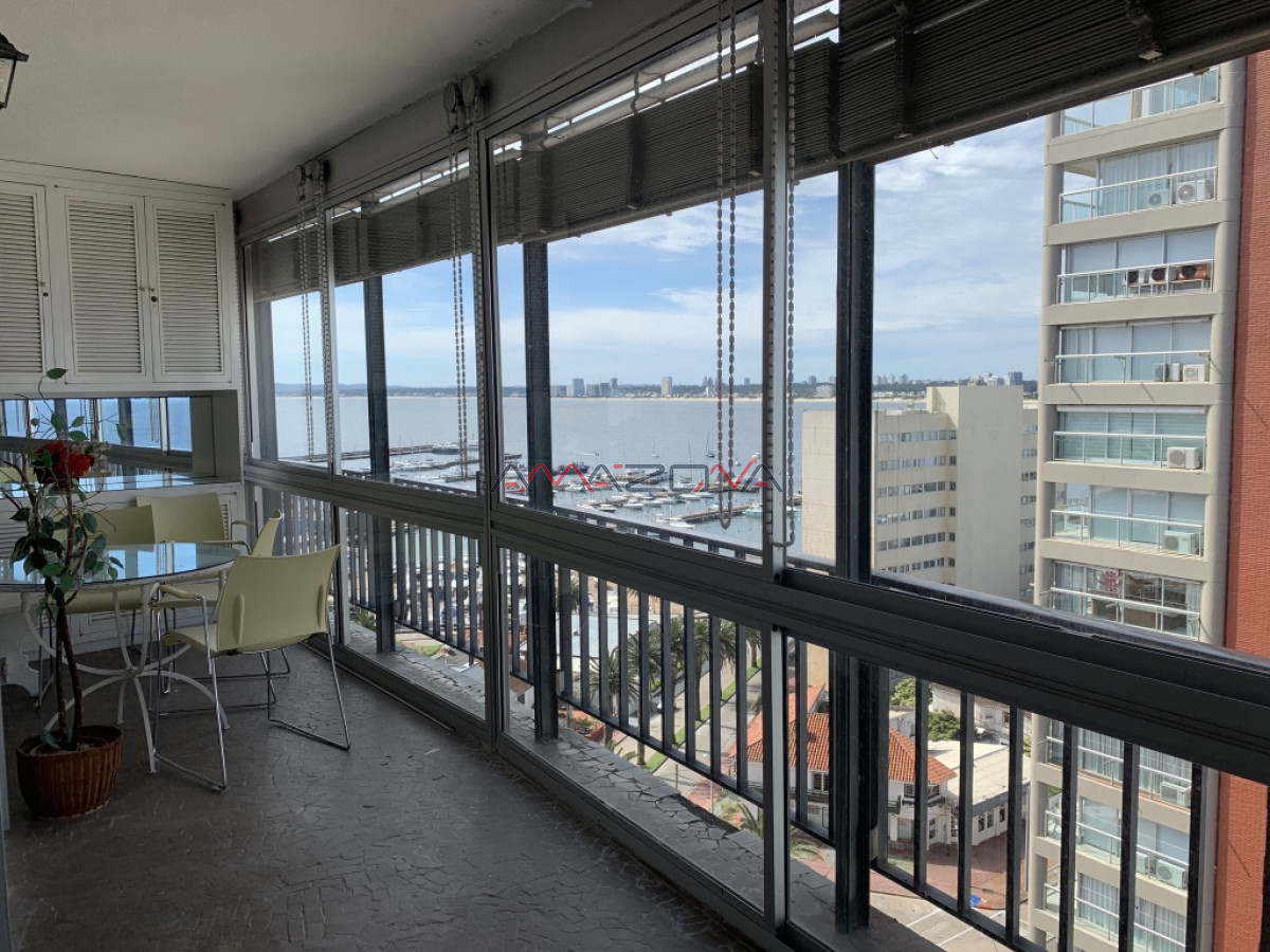 Apartamento ID.4872 - Punta del Este-2 dormitorio-Vista al Puerto- Edificio Lafayette