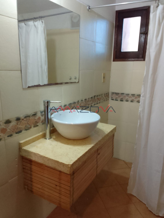 Casa ID.5598 - Vendo casa techo de plancha 4 dormitorios 