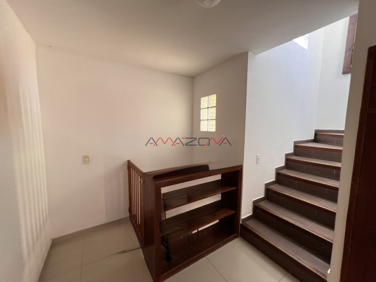 Casa ID.5782 - Venta en Exclusividad, Casa de diseño moderno, a pasos del mar; 3 dormitorios; 3 baños; piscina; garaje cerrado, aire acondicionado, cercada.