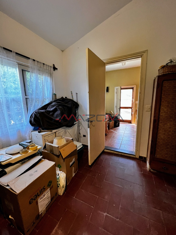 Casa ID.5453 - Solida casa en alquiler anual, 2 dormitorios, gran terreno cercado, lugar para auto, barrio el molino a pasos de Battle y Ordoñez, ex Cno. Velazquez 