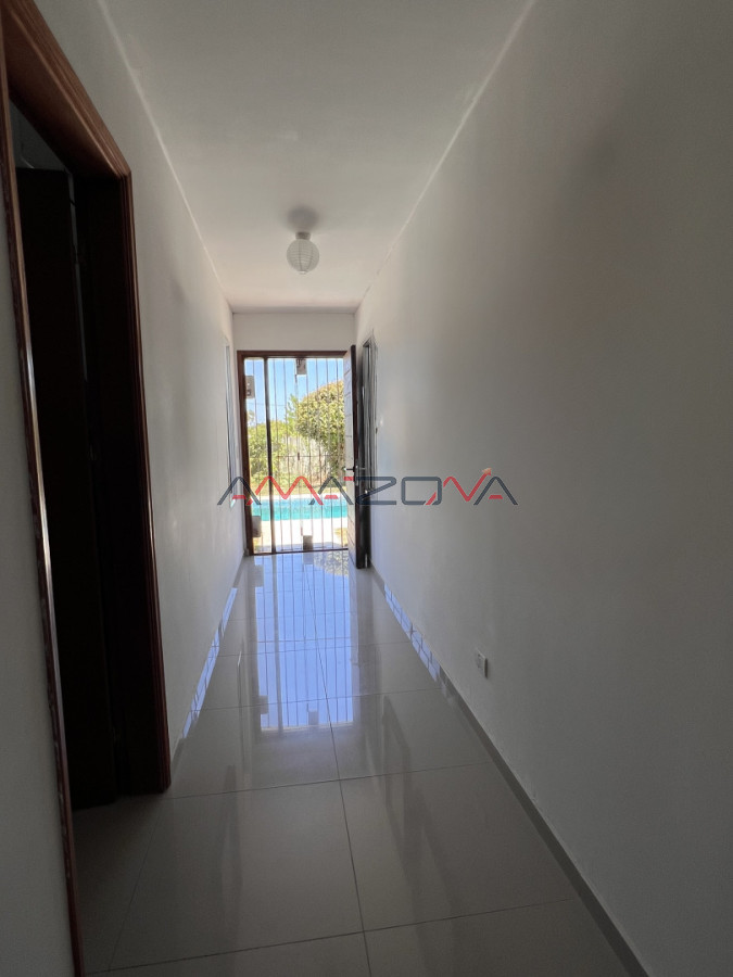 Casa ID.5782 - Venta en Exclusividad, Casa de diseño moderno, a pasos del mar; 3 dormitorios; 3 baños; piscina; garaje cerrado, aire acondicionado, cercada.