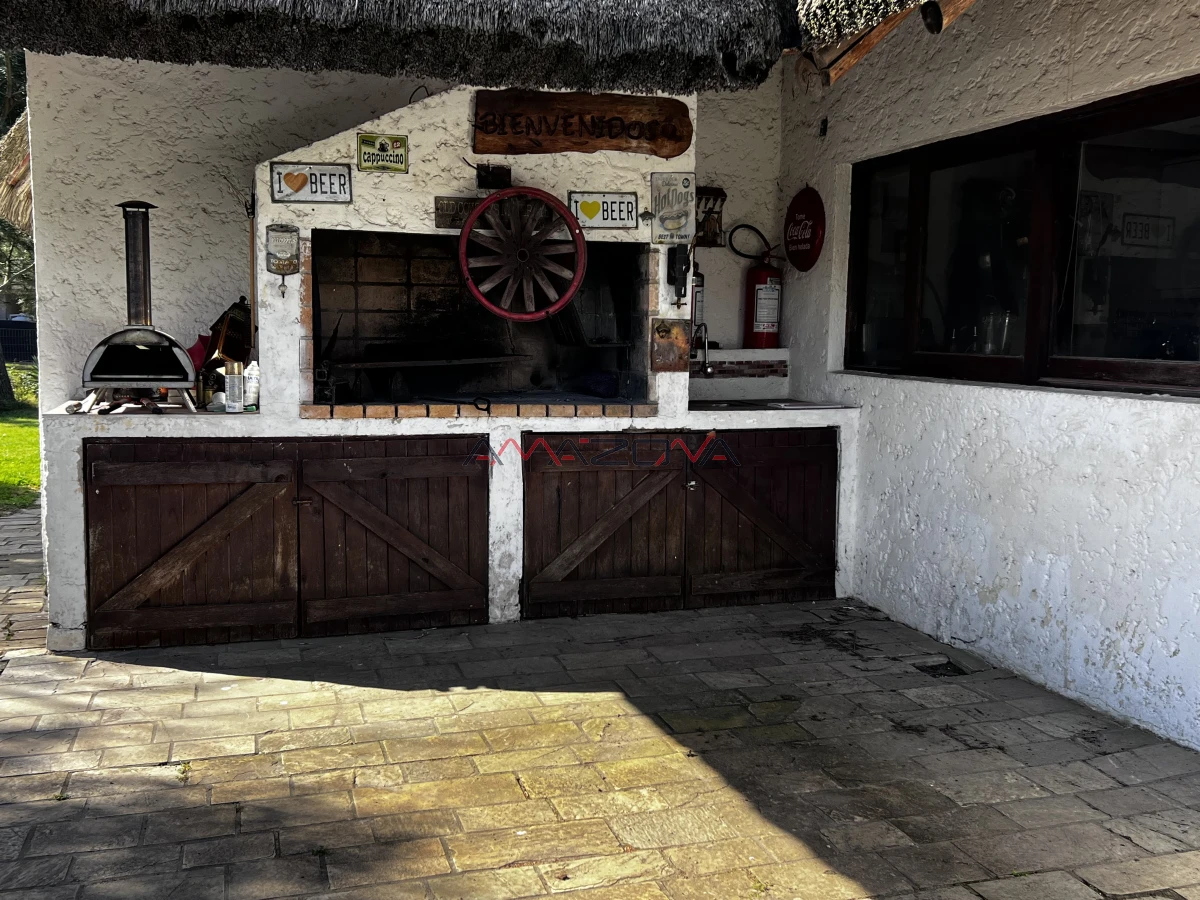 Casa ID.5745 - VENTA Casa 4 dormitorios 4 baños, toilette, parrillero, barbacoa, punta del estes