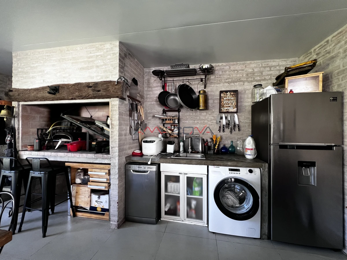 Casa ID.5745 - VENTA Casa 4 dormitorios 4 baños, toilette, parrillero, barbacoa, punta del estes