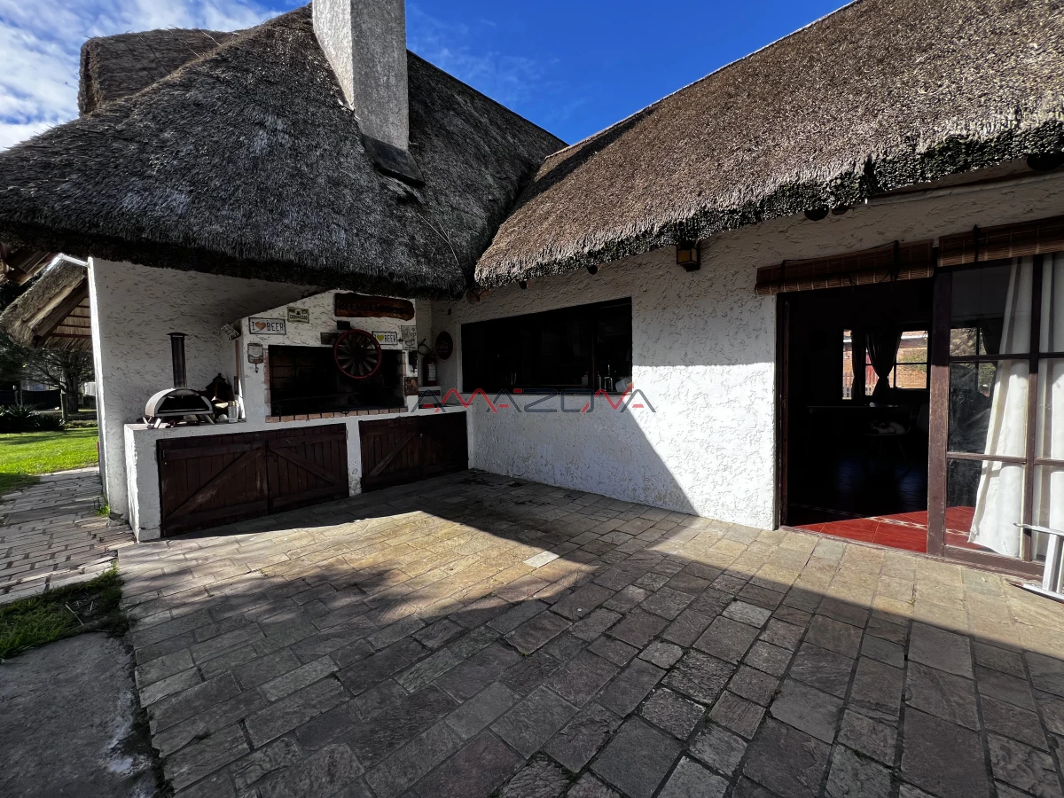 Casa ID.5745 - VENTA Casa 4 dormitorios 4 baños, toilette, parrillero, barbacoa, punta del estes