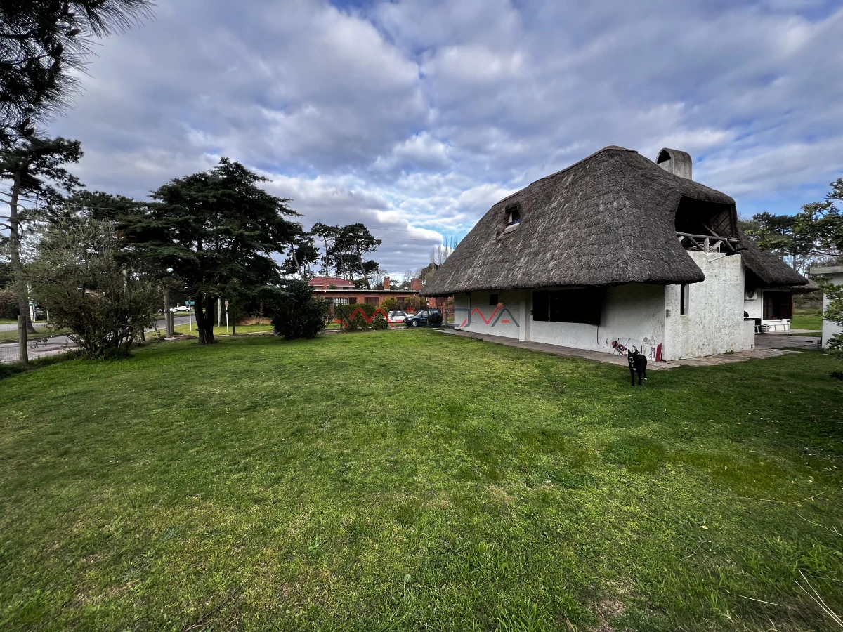 Casa ID.5745 - VENTA Casa 4 dormitorios 4 baños, toilette, parrillero, barbacoa, punta del estes