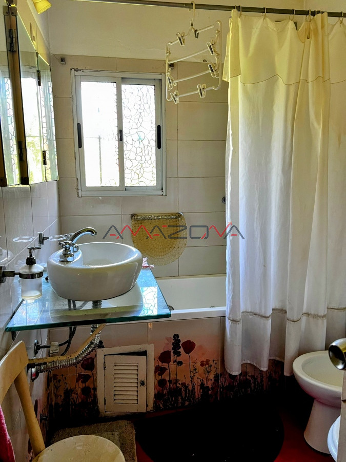 Casa ID.5453 - Solida casa en alquiler anual, 2 dormitorios, gran terreno cercado, lugar para auto, barrio el molino a pasos de Battle y Ordoñez, ex Cno. Velazquez 