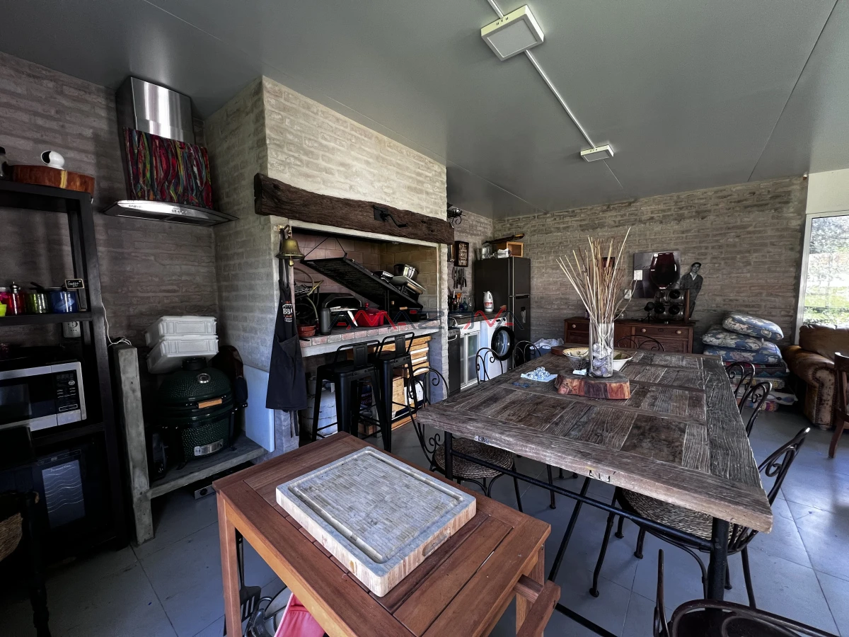 Casa ID.5745 - VENTA Casa 4 dormitorios 4 baños, toilette, parrillero, barbacoa, punta del estes