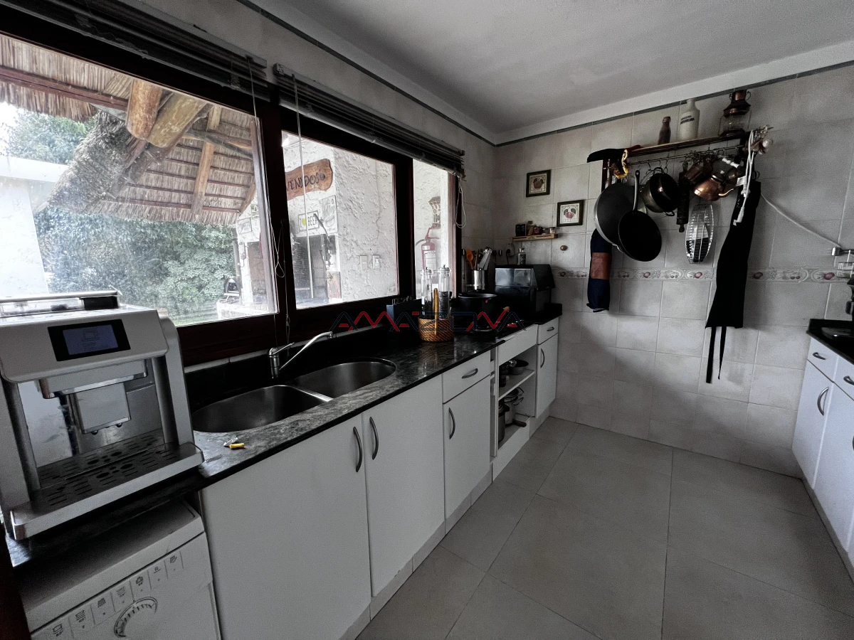 Casa ID.5745 - VENTA Casa 4 dormitorios 4 baños, toilette, parrillero, barbacoa, punta del estes