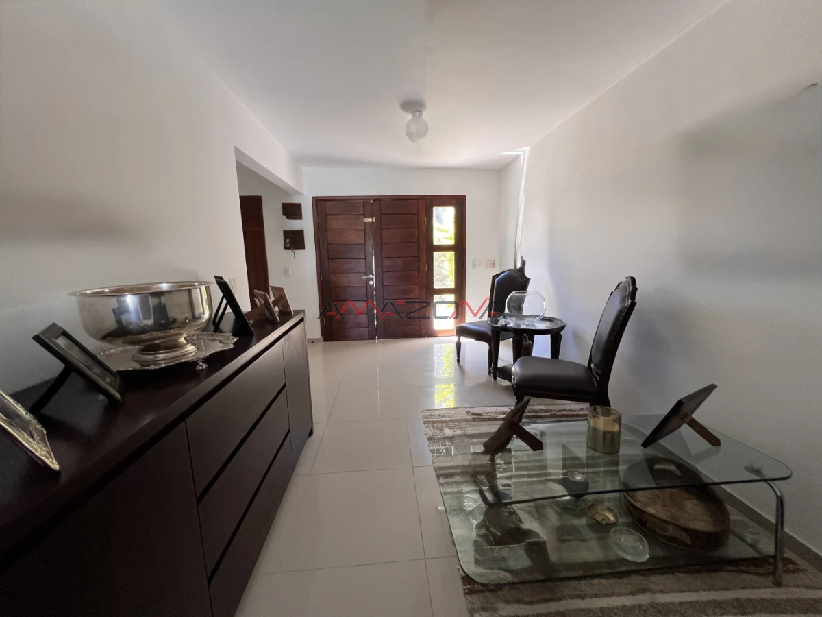 Casa ID.5782 - Venta en Exclusividad, Casa de diseño moderno, a pasos del mar; 3dormitorios; 3 baños; piscina; garaje cerrado, aire acondicionado, cercada.