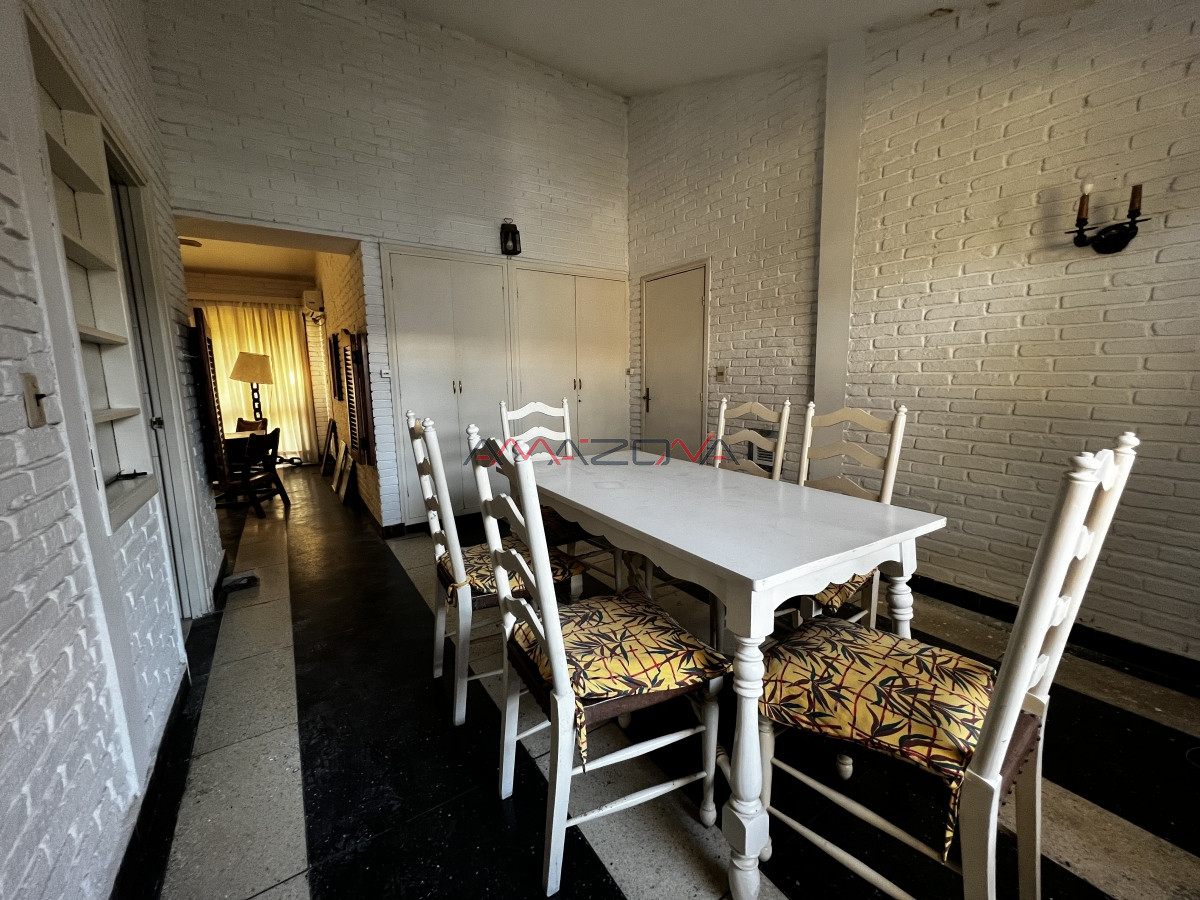 Casa ID.5494 - Casa de 4 dormitorios a una cuadra de la playa mansa 
