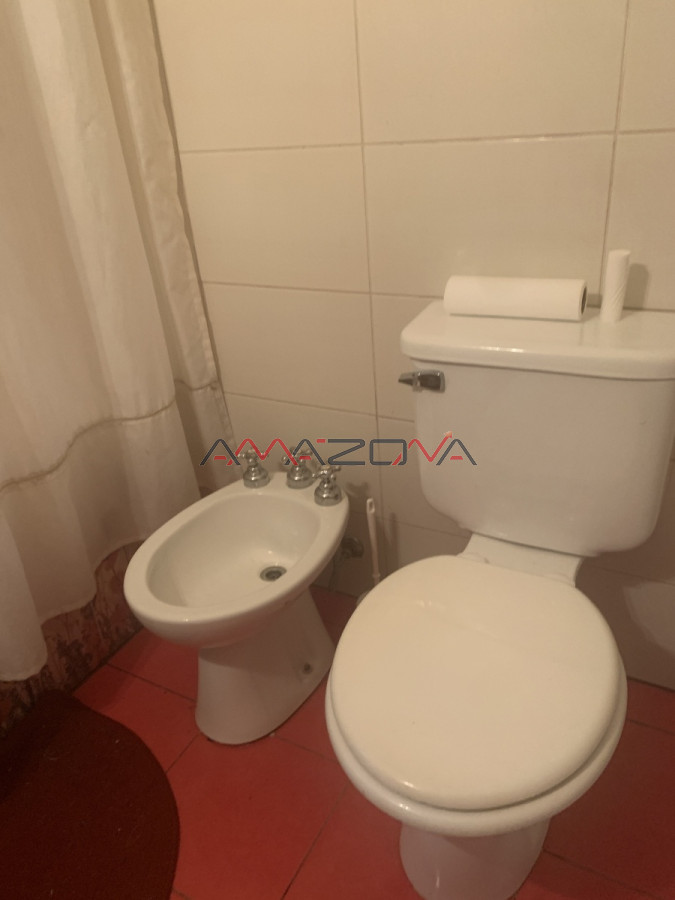 Casa ID.5453 - Solida casa en alquiler anual, 2 dormitorios, gran terreno cercado, lugar para auto, barrio el molino a pasos de Battle y Ordoñez, ex Cno. Velazquez 