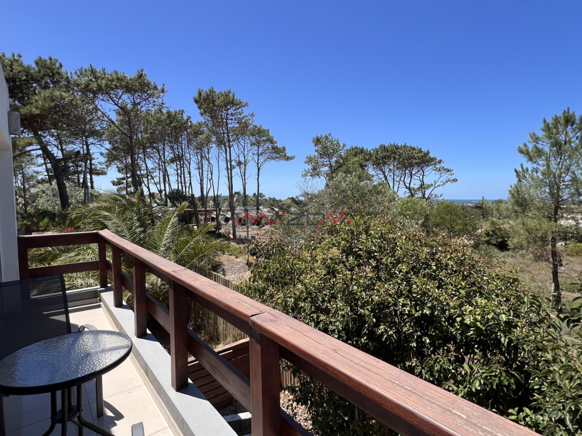 Casa ID.5782 - Venta en Exclusividad, Casa de diseño moderno, a pasos del mar; 3 dormitorios; 3 baños; piscina; garaje cerrado, aire acondicionado, cercada.