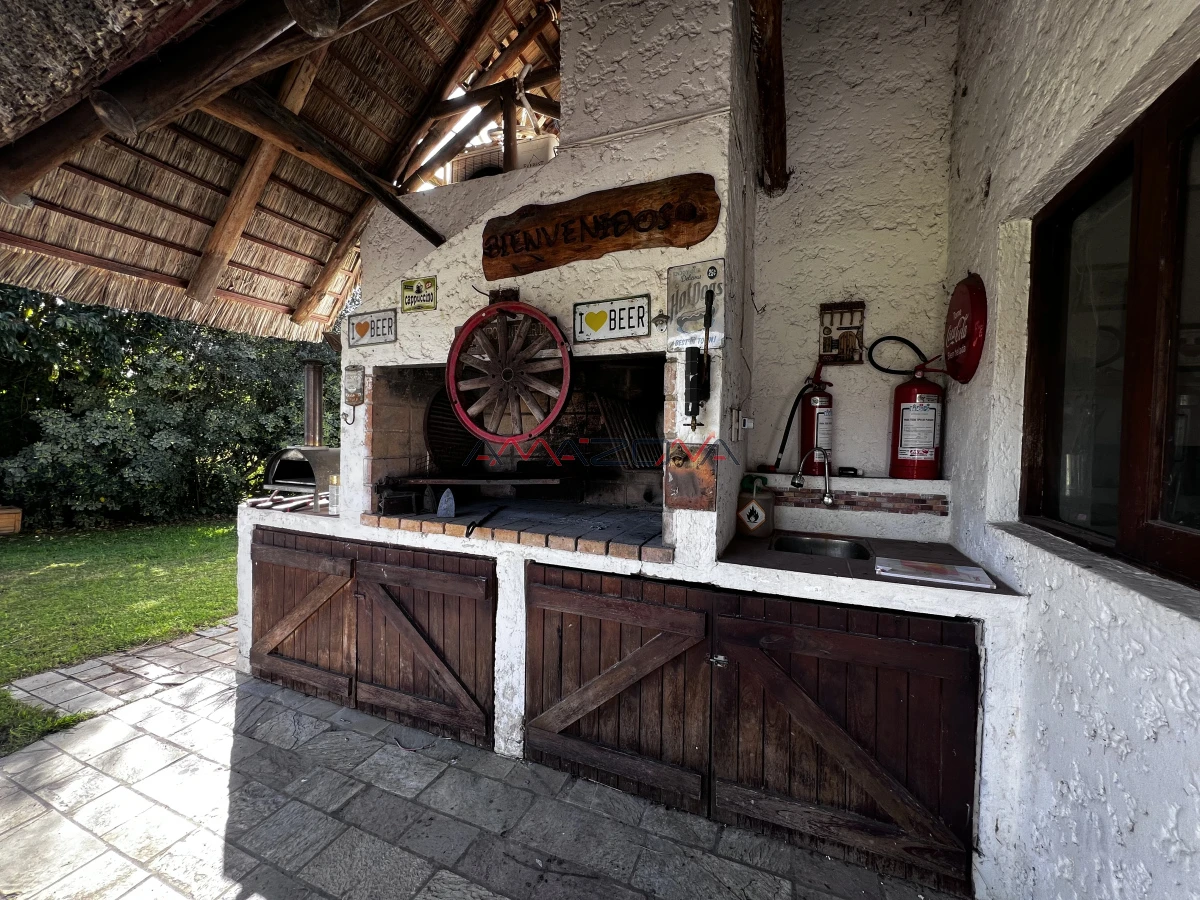 Casa ID.5745 - VENTA Casa 4 dormitorios 4 baños, toilette, parrillero, barbacoa, punta del estes