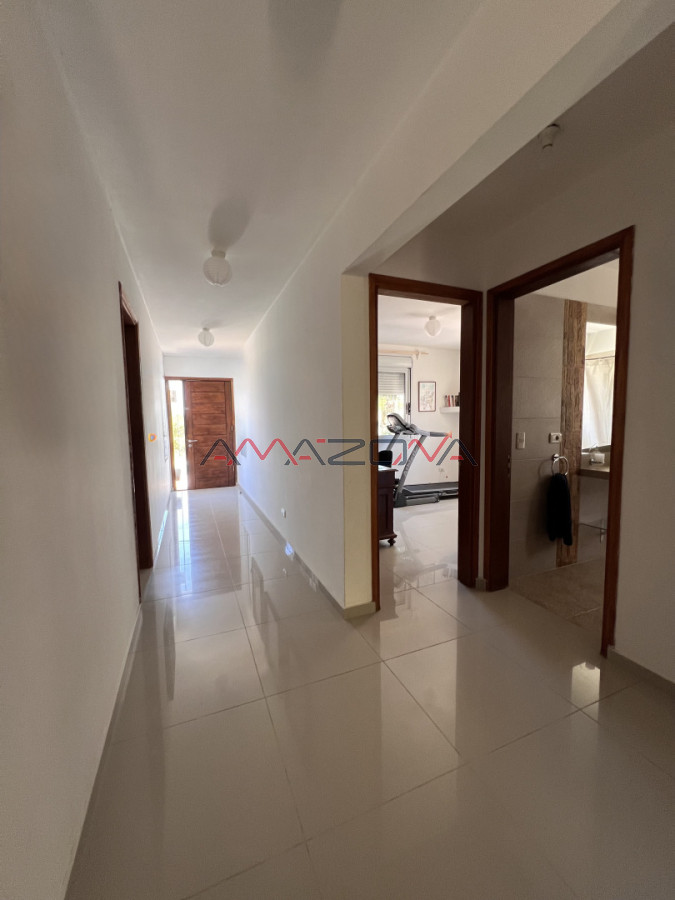 Casa ID.5782 - Venta en Exclusividad, Casa de diseño moderno, a pasos del mar; 3 dormitorios; 3 baños; piscina; garaje cerrado, aire acondicionado, cercada.