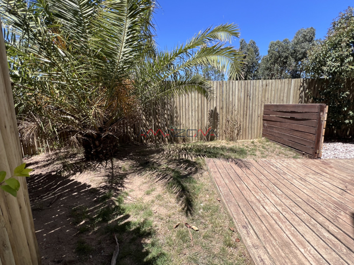 Casa ID.5782 - Venta en Exclusividad, Casa de diseño moderno, a pasos del mar; 3 dormitorios; 3 baños; piscina; garaje cerrado, aire acondicionado, cercada.