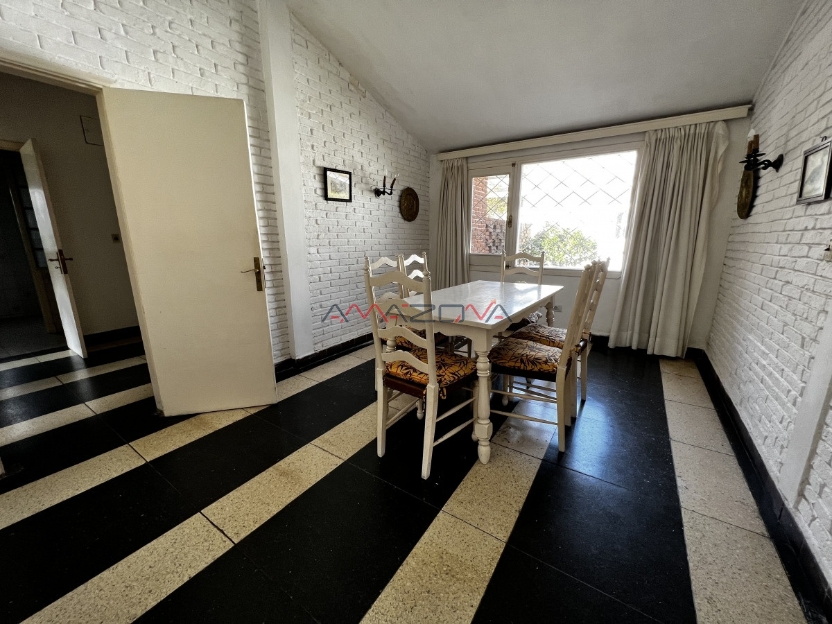 Casa ID.5494 - Casa de 4 dormitorios a una cuadra de la playa mansa 