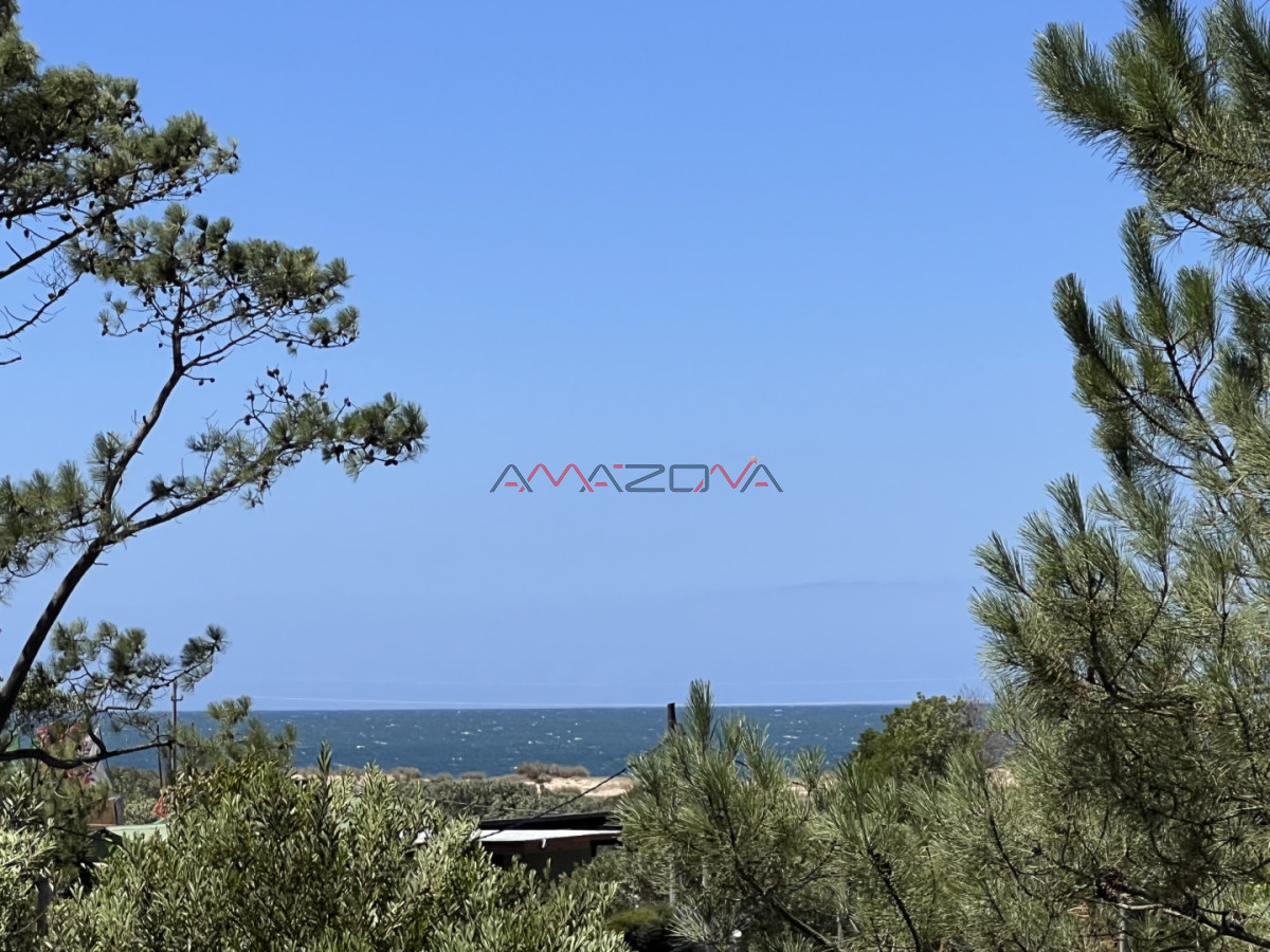 Casa ID.5782 - Venta en Exclusividad, Casa de diseño moderno, a pasos del mar; 3 dormitorios; 3 baños; piscina; garaje cerrado, aire acondicionado, cercada.