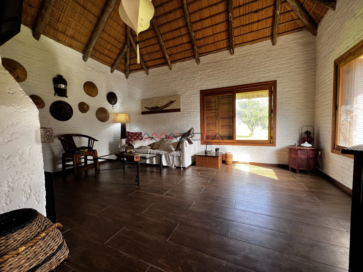 Casa ID.5745 - VENTA Casa 4 dormitorios 4 baños, toilette, parrillero, barbacoa, punta del estes