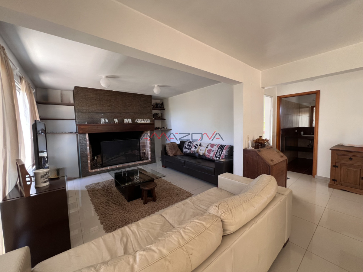 Casa ID.5782 - Venta en Exclusividad, Casa de diseño moderno, a pasos del mar; 3 dormitorios; 3 baños; piscina; garaje cerrado, aire acondicionado, cercada.