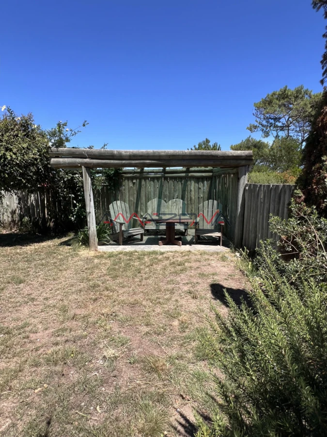 Casa ID.5782 - Venta en Exclusividad, Casa de diseño moderno, a pasos del mar; 3dormitorios; 3 baños; piscina; garaje cerrado, aire acondicionado, cercada.