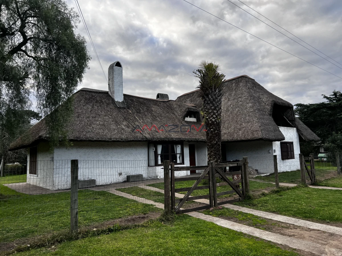 Casa ID.5745 - VENTA Casa 4 dormitorios 4 baños, toilette, parrillero, barbacoa, punta del estes