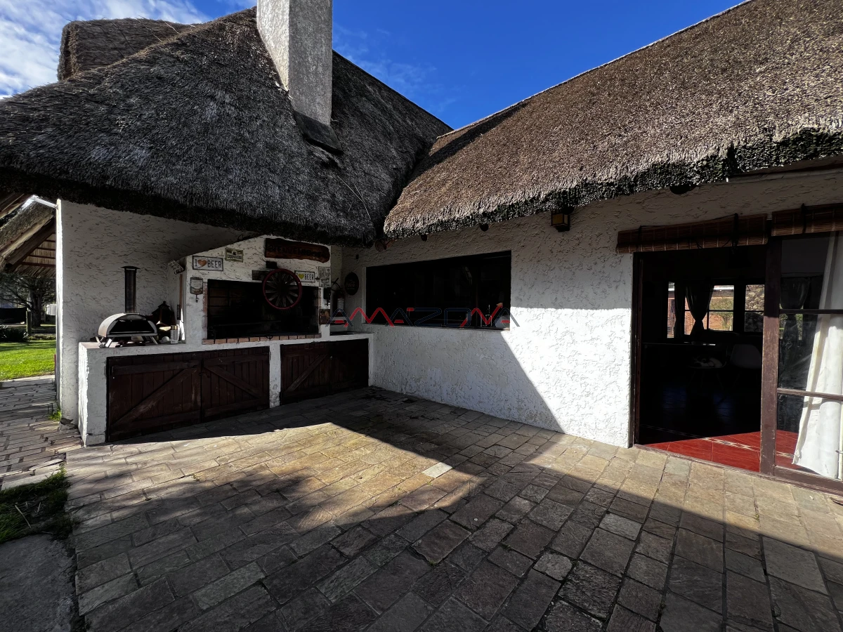 Casa ID.5745 - VENTA Casa 4 dormitorios 4 baños, toilette, parrillero, barbacoa, punta del estes