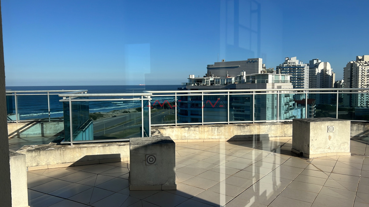 Apartamento ID.5726 - Venta Brava- Punta del Este;  4 dormitorios; 4 baños; piscina; loza radiante. Ideal para todo el año