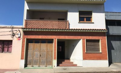 Cómoda casa de tres dormitorios en el centro de San Carlos