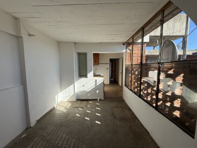 Apartamento Céntrico - 4 Dormitorios, luminoso, muy ventilado. - PLD719A