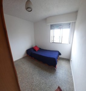 Apartamento céntrico, 3 dormitorios, primer piso.- - PLD675A