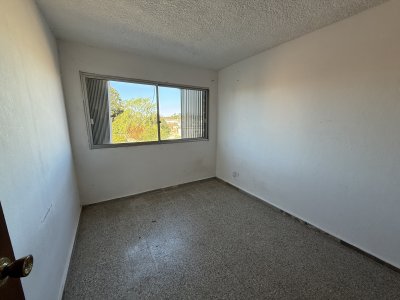 Apartamento Céntrico - 4 Dormitorios, luminoso, muy ventilado. - PLD719A