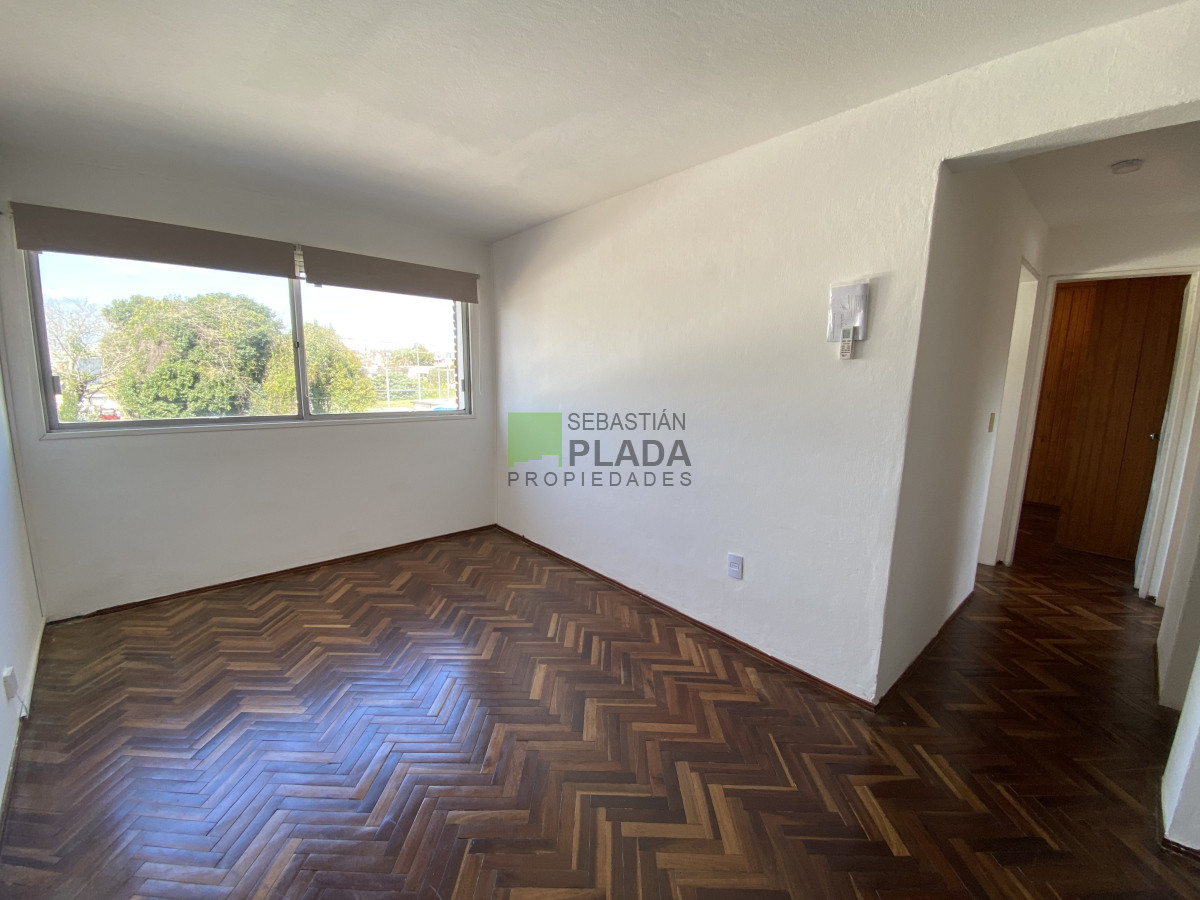 Apartamento de 3 Dormitorios en Venta en San Carlos - PLD1009A