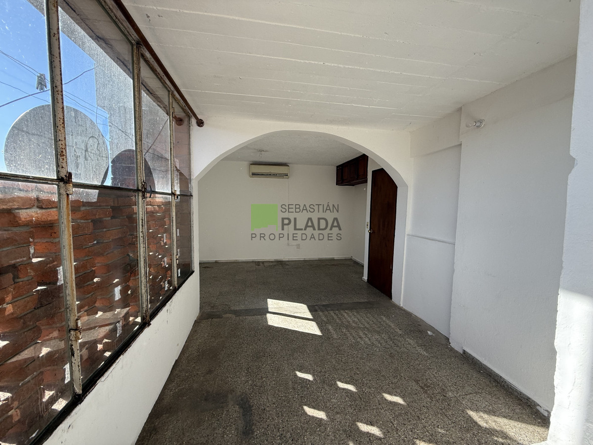 Apartamento ID.719 - Apartamento Céntrico - 4 Dormitorios, luminoso, muy ventilado.