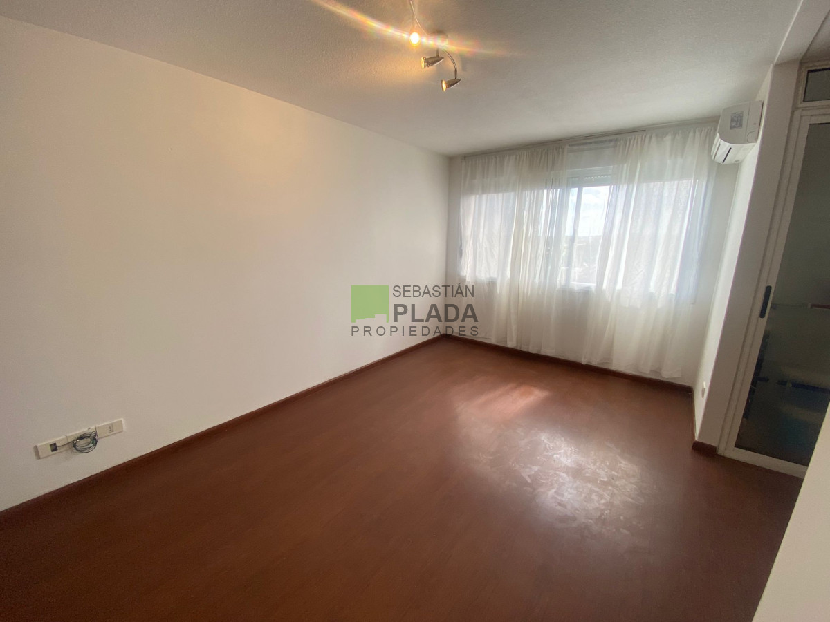 Apartamento ID.419 - Apartamento de 2 Dormitorios con cochera en Torre San Carlos