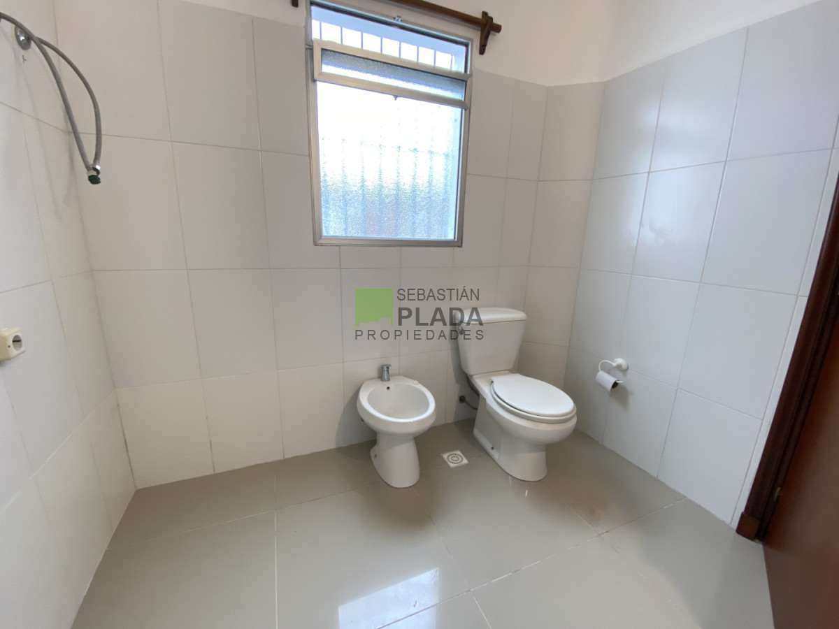 Apartamento ID.1040 - Apartamento de 2 dormitorios en Alquiler en San Carlos