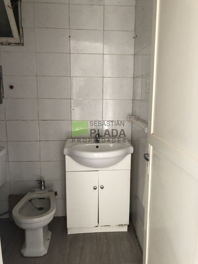 Apartamento ID.212 - Apartamento 3 Dormitorios muy luminoso y ventilado, estacionamiento cerrado, vista al arroyo, se financia
