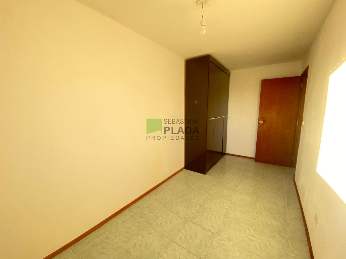 Apartamento ID.878 - Apartamento de 2 dormitorios en Alquiler en San Carlos, con cochera