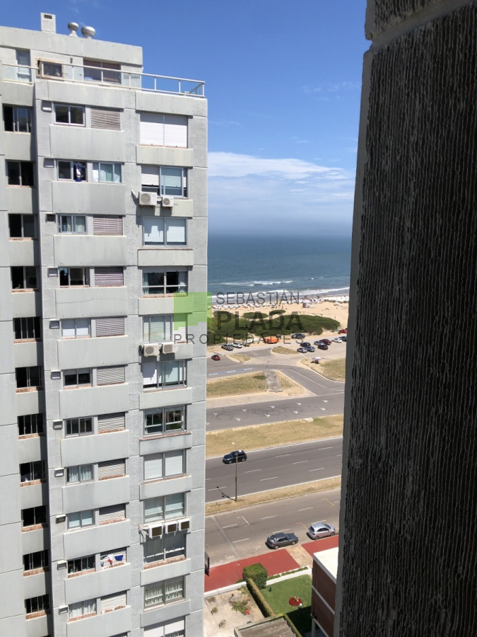 Apartamento ID.258 - a Pasitos de Playa Brava en un Edificio de Pintos Risso